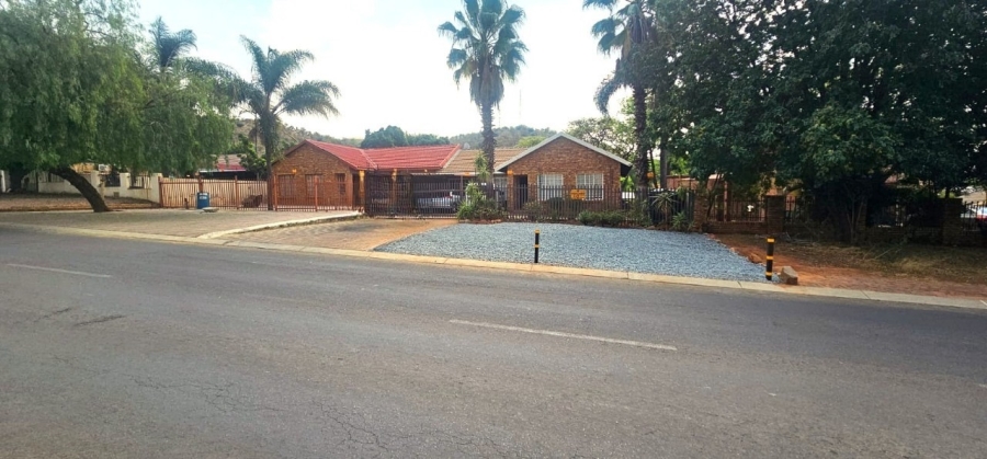 To Let 3 Bedroom Property for Rent in Safari Gardens North West